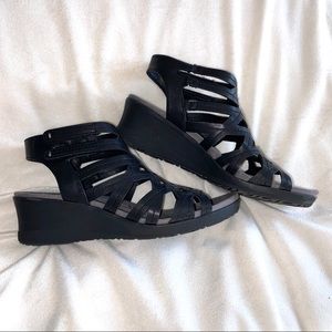 Baretraps black strappy sandals 7